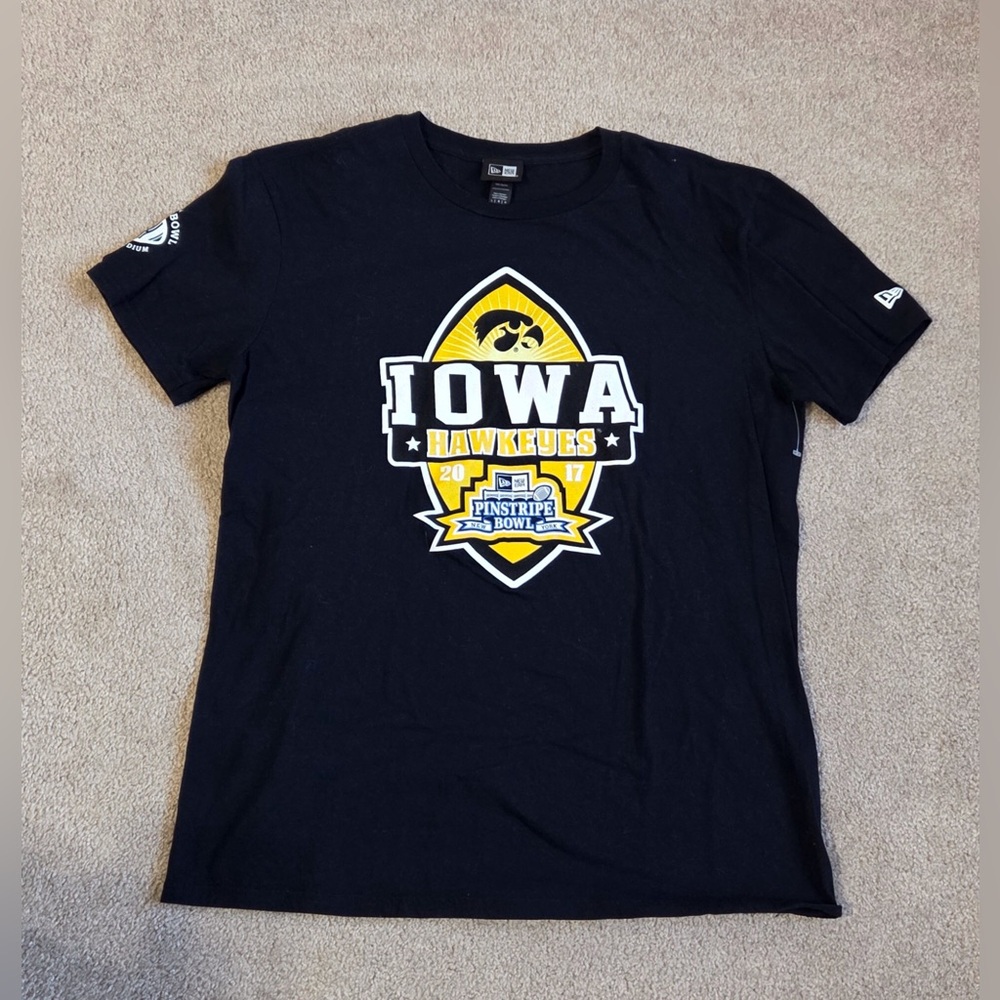 Men’s Large New Era Black Iowa T Shirt Pinstripe Bowl  2017